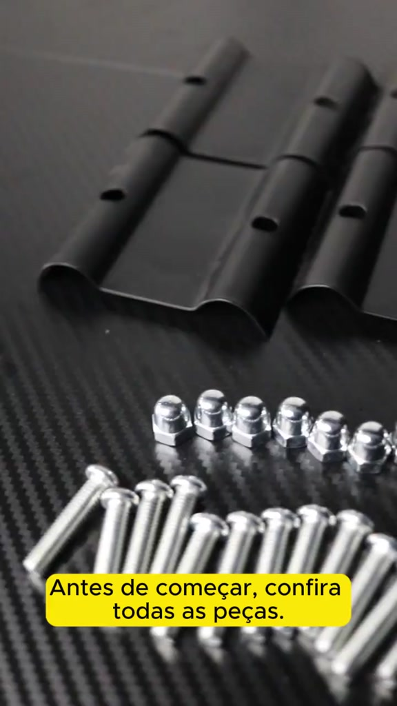 Carrinho de armazenamento multifuncional com cestos de metal de 3 camadas e estrutura metálica.